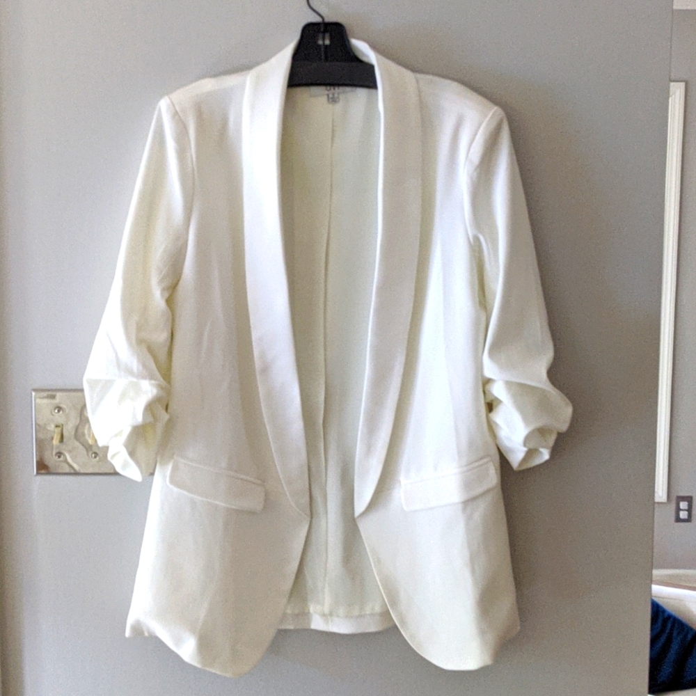 White lightweight blazer